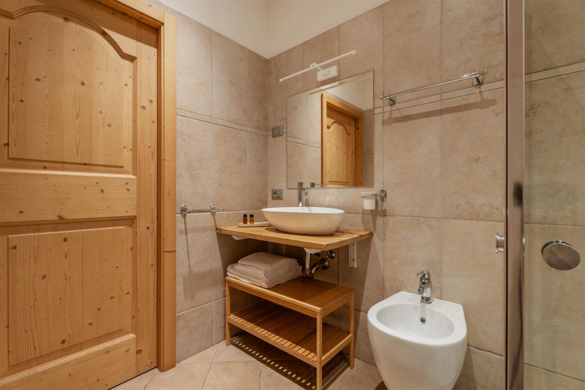 Pietra Rara Apartments بياتراموراتا المظهر الخارجي الصورة